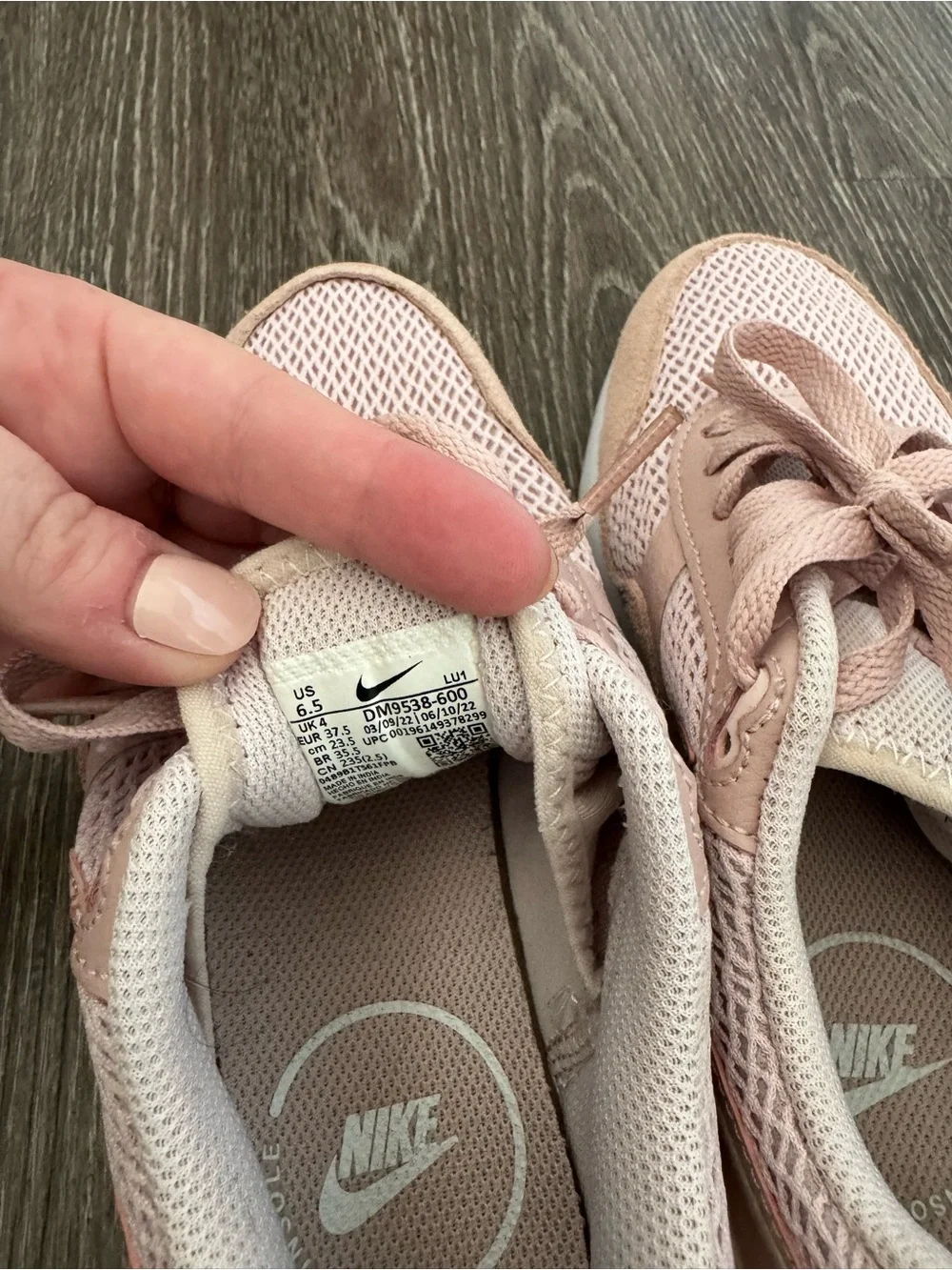 Nike Air Max Running Shoes - Picture 5 of 7